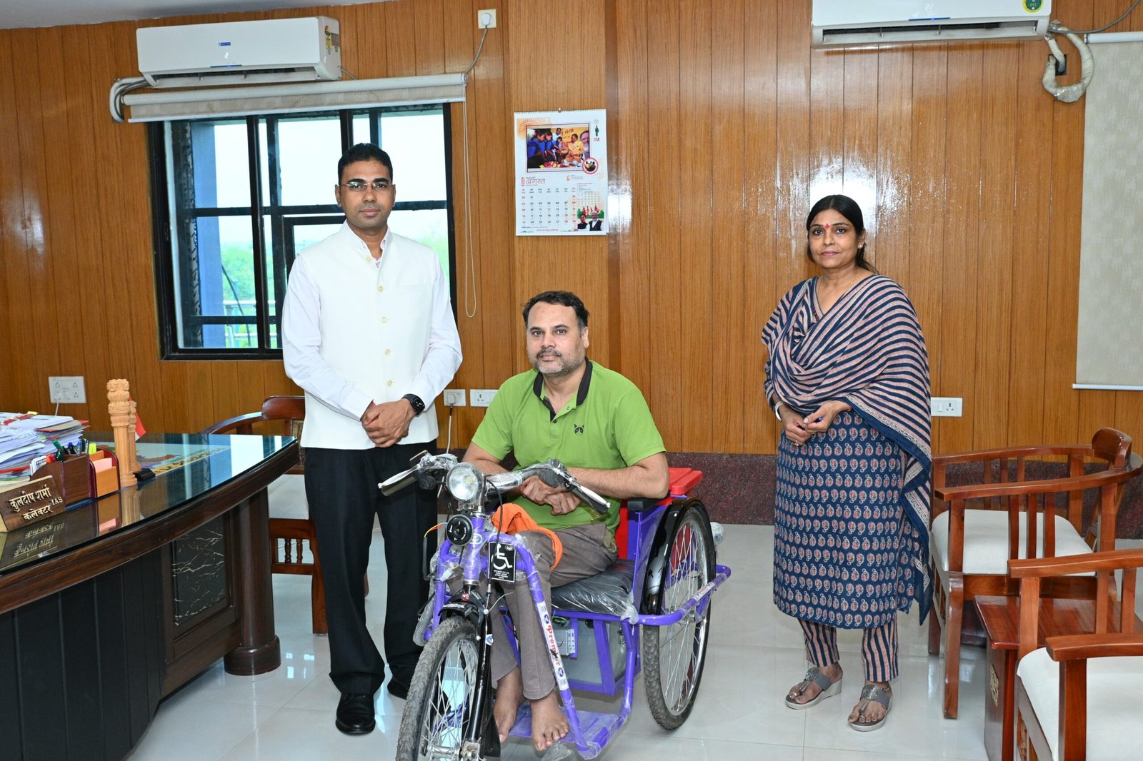 सोशल मीडिया से मिली सीएम हेल्पलाइन 1076 की जानकारी,15 दिनों में दिव्यांग दुर्गेश साहू को मिली नई बैटरी संचालित ट्राइसाइकिल