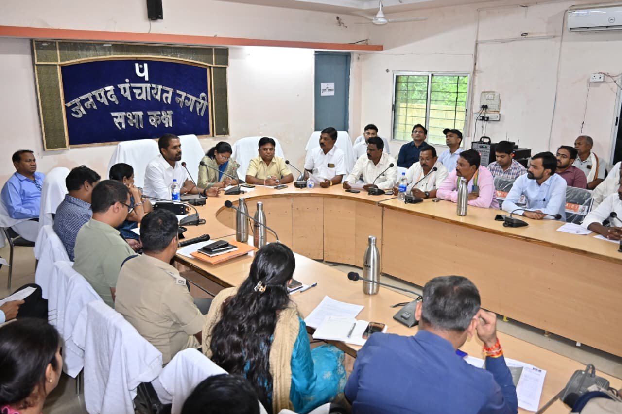 कलेक्टर की पहल पर समस्या से समाधान की दिशा में बढ़े कदम: उदंती-सीतानदी टाइगर रिजर्व के 34 गांवों की मूलभूत समस्याओं पर बनी कार्ययोजना