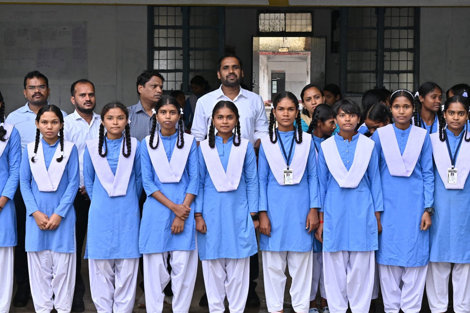 दुगली कन्या शिक्षा परिसर में कलेक्टर मिश्रा ने ‘एक पेड़ मां के नाम’ अभियान में किया पौधारोपण, 
