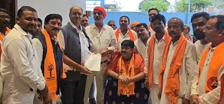 नकटी पीड़ितों से मिले शिव सेना UBT के नेता ,रायपुर सांसद बृजमोहन अग्रवाल से मिले