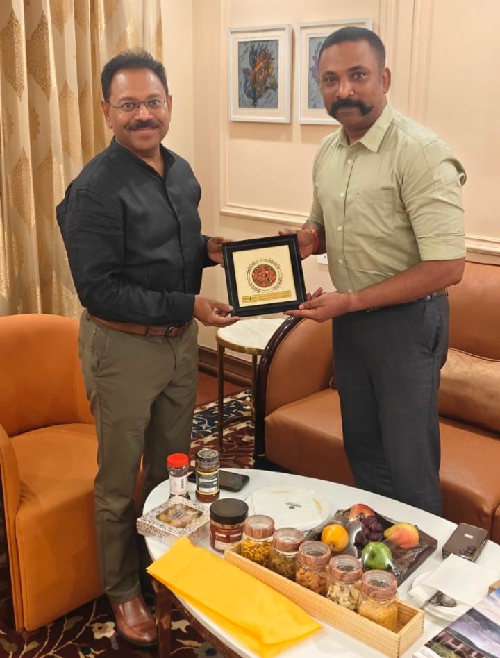 भारत सरकार के पर्यटन मंत्रालय के अतिरिक्त सचिव एवं महानिदेशक सुमन बिल्ला का रायपुर एयरपोर्ट पर हुआ आत्मीय स्वागत