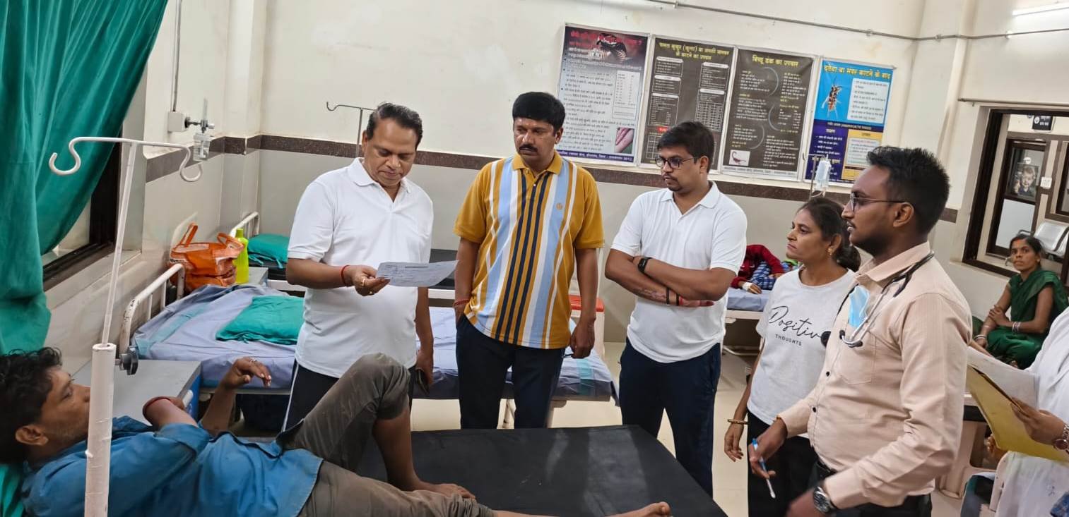 मुख्य चिकित्सा एवं स्वास्थ्य अधिकारी ने सामुदायिक एवं प्राथमिक स्वास्थ्य केन्द्रों का किया आकस्मिक निरीक्षण