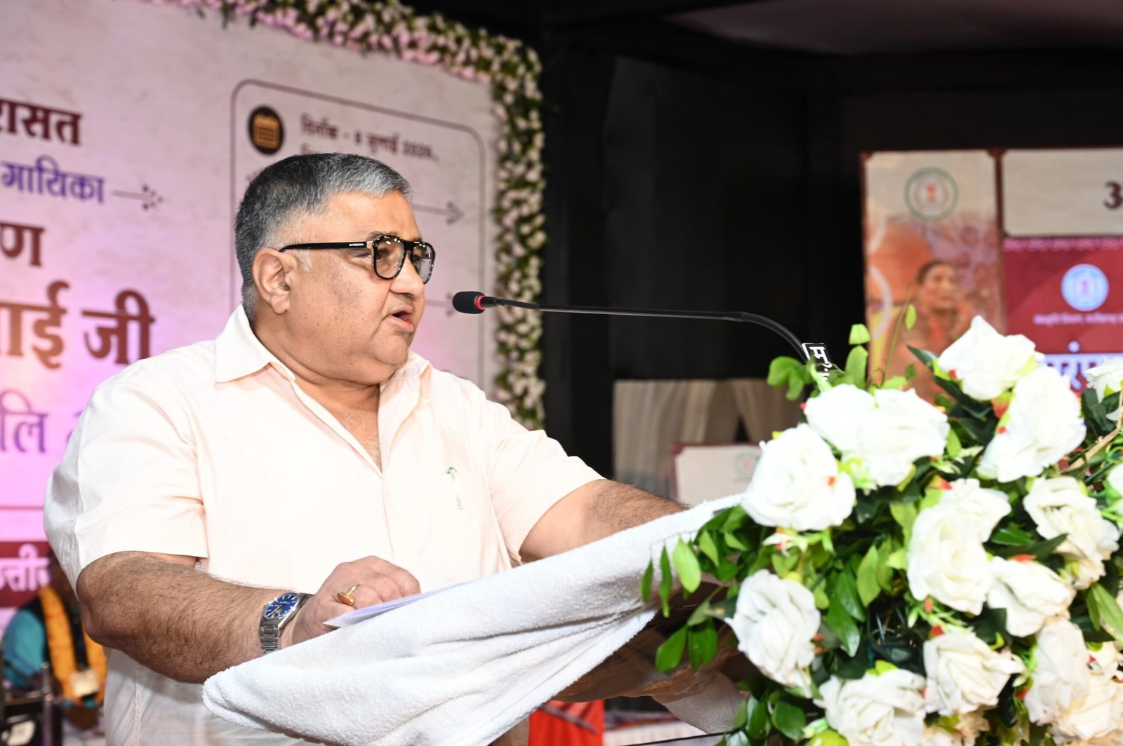 पद्मश्री और राज्य अलंकरण से सम्मानित कलाकारों, साहित्यकारों तथा संस्कृति जगत की विभूतियों ने मुक्तकाश मंच से पद्मविभूषण डॉ. तीजन बाई दी भावभीनी श्रद्धांजलि