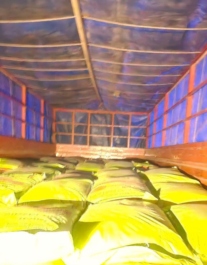 अवैध उर्वरक परिवहन पर बड़ी कार्रवाई, 240 बोरी जैविक खाद जब्त