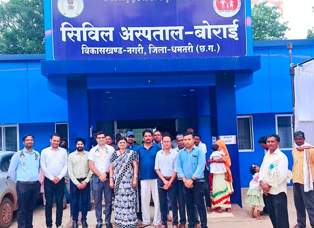 दूरस्थ वनांचल बोराई तक पहुंचीं विशेषज्ञ स्वास्थ्य सेवाएं, विशेष चिकित्सा शिविर में 243 ग्रामीणों ने लिया उपचार का लाभ”