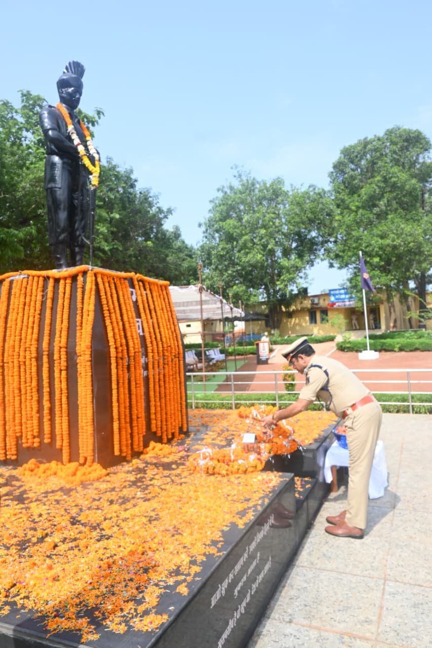 कोरकोट्टी में हुई नक्सल घटना में शहीद पुलिस अधिकारी-जवानों को दी गई श्रद्धांजलि