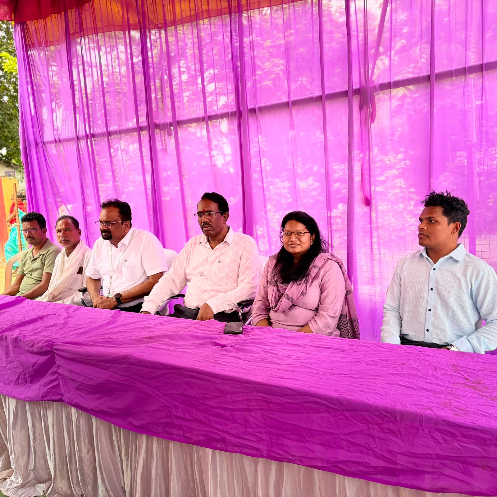 गादीरास में लगा मेगा मेडिकल कैंप, दूरस्थ ग्रामीणों को घर के पास मिली विशेषज्ञ स्वास्थ्य सेवाएं