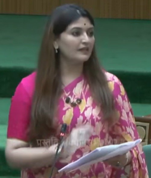 विधानसभा में पंडरिया विधायक भावना बोहरा ने वनांचल क्षेत्र में विद्युत् आपूर्ति, श्रमिकों की सुविधा और राजस्व के लंबित प्रकरणों के विषय में किया प्रश्न