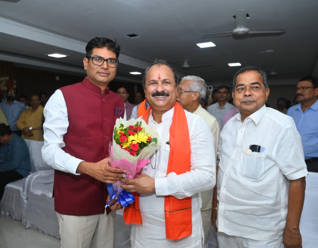 रायपुर विकास प्राधिकरण के नए उपाध्यक्ष डॉ. जय प्रकाश शर्मा ने संभाला पदभार
