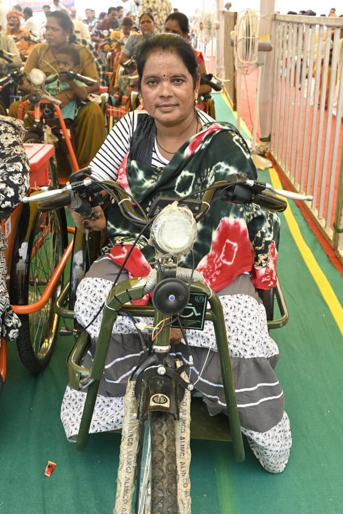 अब किसी का सहारा नहीं, अपने हौसलों के पहियों पर आगे बढ़ रहे बृहस्पति और विष्णु