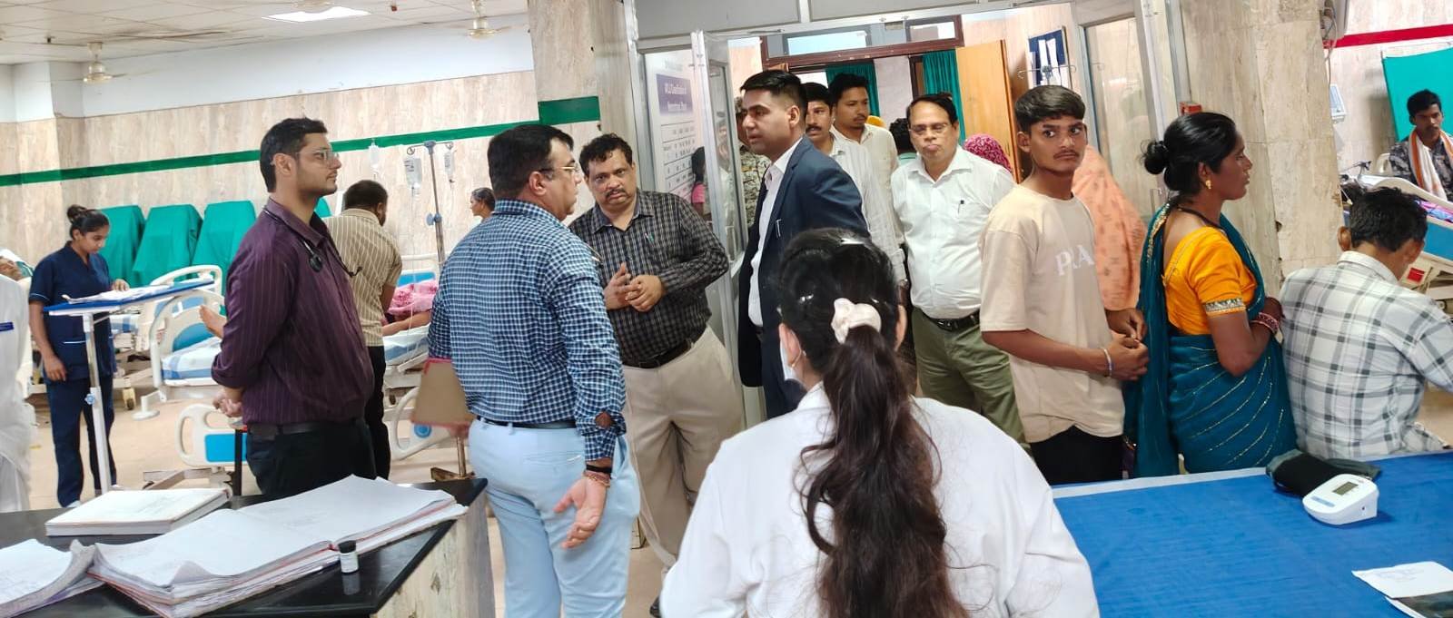 कलेक्टर ने शासकीय चिकित्सा महाविद्यालय का किया आकस्मिक निरीक्षण