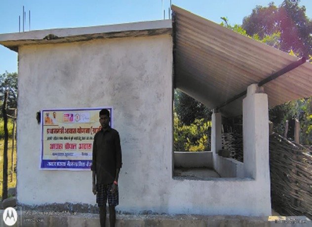 भटकाव से भरोसे तक: प्रधानमंत्री आवास योजना ने बदली पूर्व नक्सली सुदु कड़ती की जिंदगी