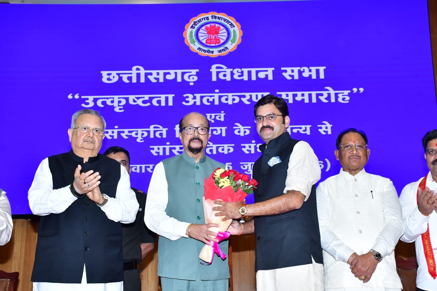 माननीय राज्यपाल रमेन डेका ने किया नवीन विधान सभा परिसर में ‘नवीन प्रेक्षागृह का लोकार्पण