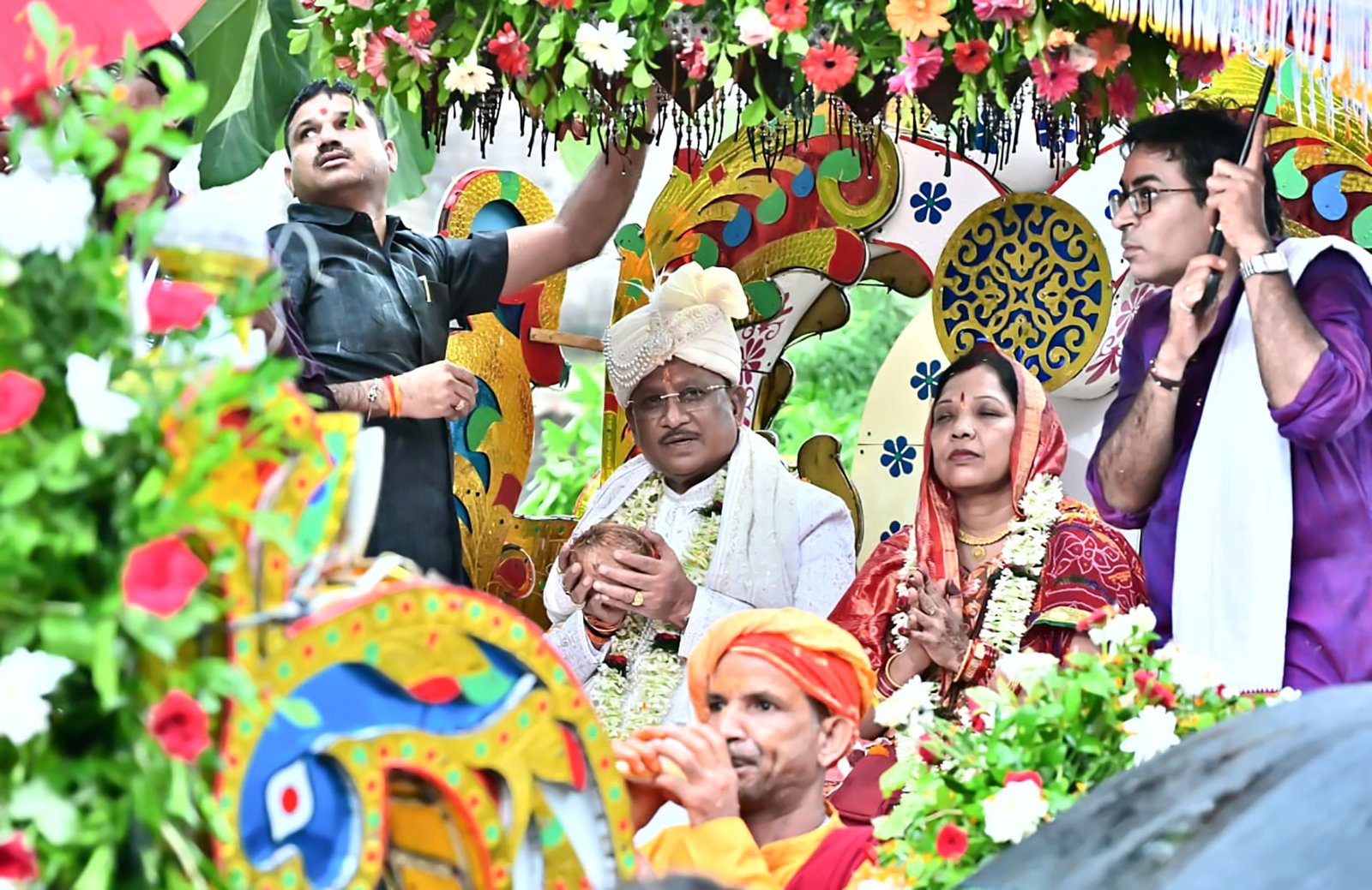 मुख्यमंत्री विष्णुदेव साय ने दोकड़ा की ऐतिहासिक रथयात्रा में निभाई गजपति महाराजा की परंपरा : भगवान श्री जगन्नाथ का रथ खींचकर प्रदेशवासियों के सुख, समृद्धि और खुशहाली की कामना की