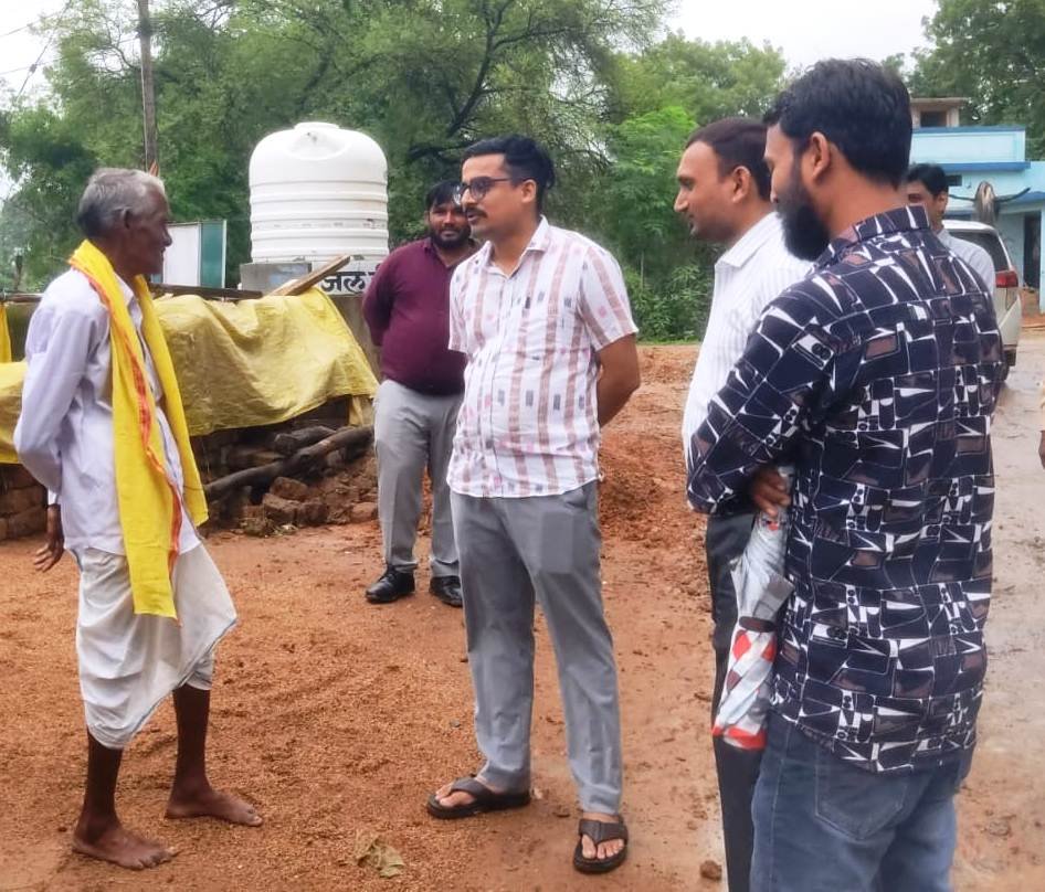 मुख्य कार्यपालन अधिकारी जिला पंचायत ने छुरिया क्षेत्र की ग्राम पंचायतों का किया निरीक्षण