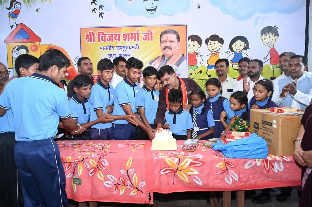 जन्मदिन पर उप मुख्यमंत्री विजय शर्मा ने मुकबधिर विद्यालय पहुंचकर बच्चों संग बांटी खुशियां