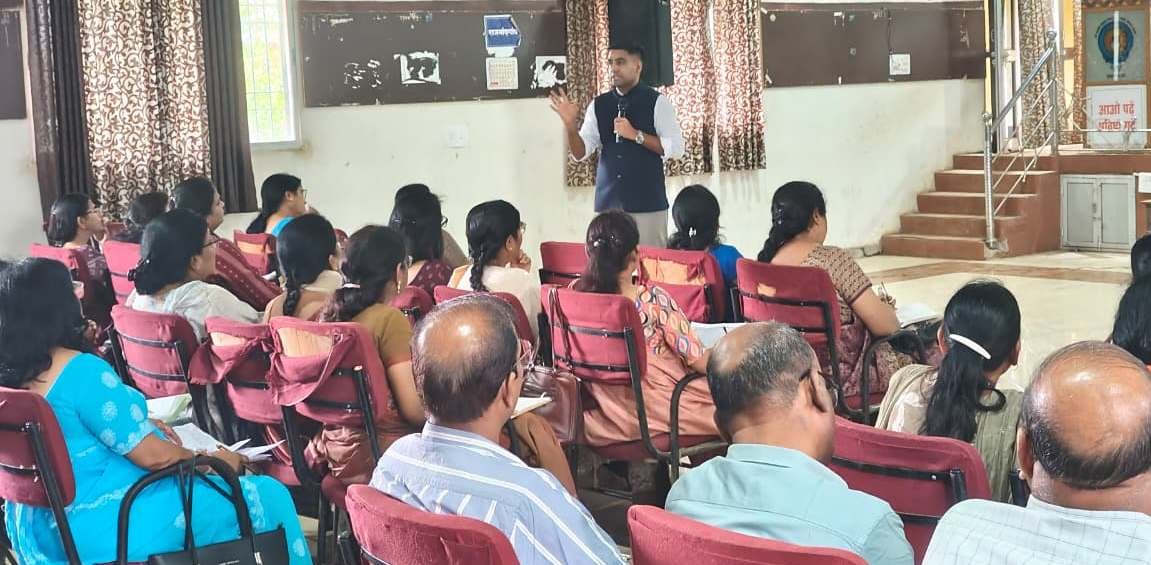 शिक्षा की गुणवत्ता एवं परीक्षा परिणाम में उत्कृष्टता बनाए रखने के लिए टीम भावना से करें कार्य : कलेक्टर