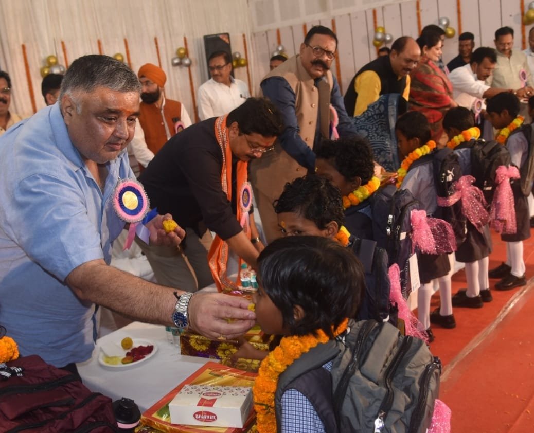 शिक्षा ही सफलता का मूल मंत्र है, कोई भी बच्चा शिक्षा से वंचित ना रहे, प्रत्येक बच्चा नियमित रूप से विद्यालय आए, गुणवत्तापूर्ण शिक्षा प्राप्त करे- पर्यटन मंत्री राजेश अग्रवाल