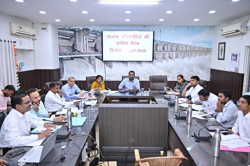 राजस्व प्रकरणों का समयबद्ध निराकरण सर्वोच्च प्राथमिकता : कलेक्टर अबिनाश मिश्रा