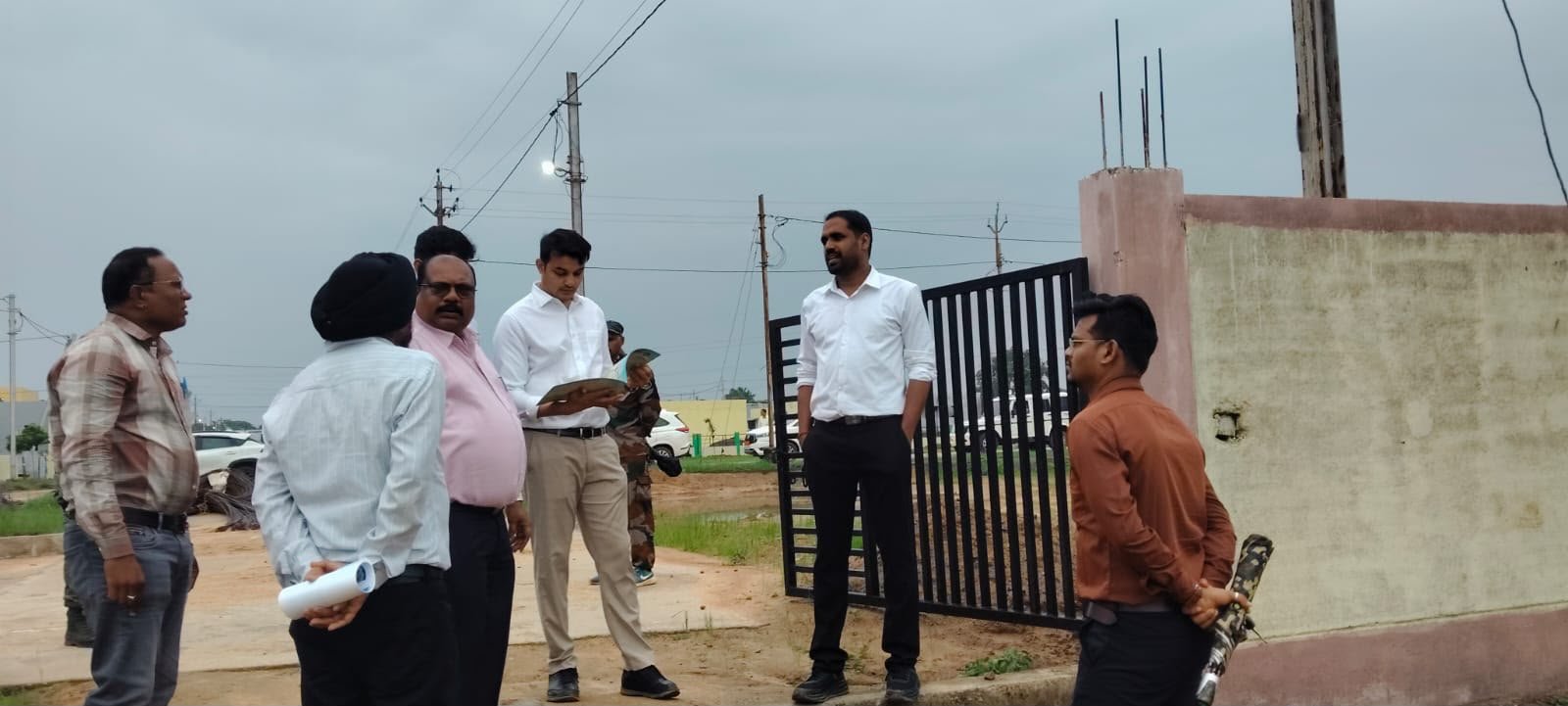 प्रस्तावित टाउन प्लानिंग योजना को मिलेगी गति, कलेक्टर ने पोटियाडीह एवं खरटुली के अटल विहार स्थलों का किया निरीक्षण