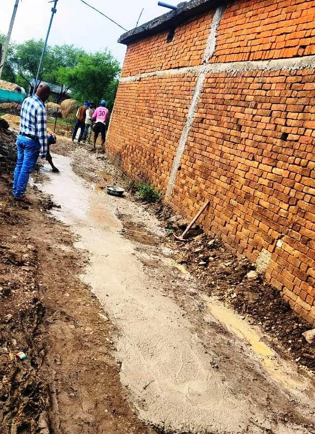मुख्यमंत्री हेल्पलाइन 1076: सीसी रोड बनने से ग्रामीणों को मिली राहत