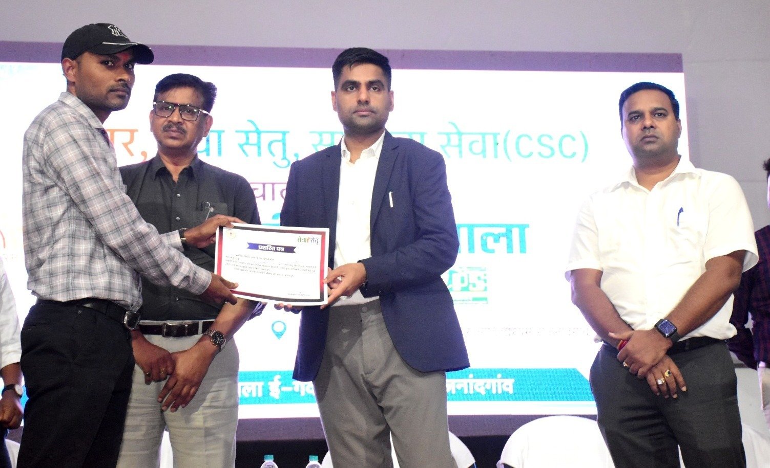 शासन द्वारा व्यवस्था को अधिक जवाबदेह बनाने के लिए सेवा सेतु की पहल महत्वपूर्ण : कलेक्टर