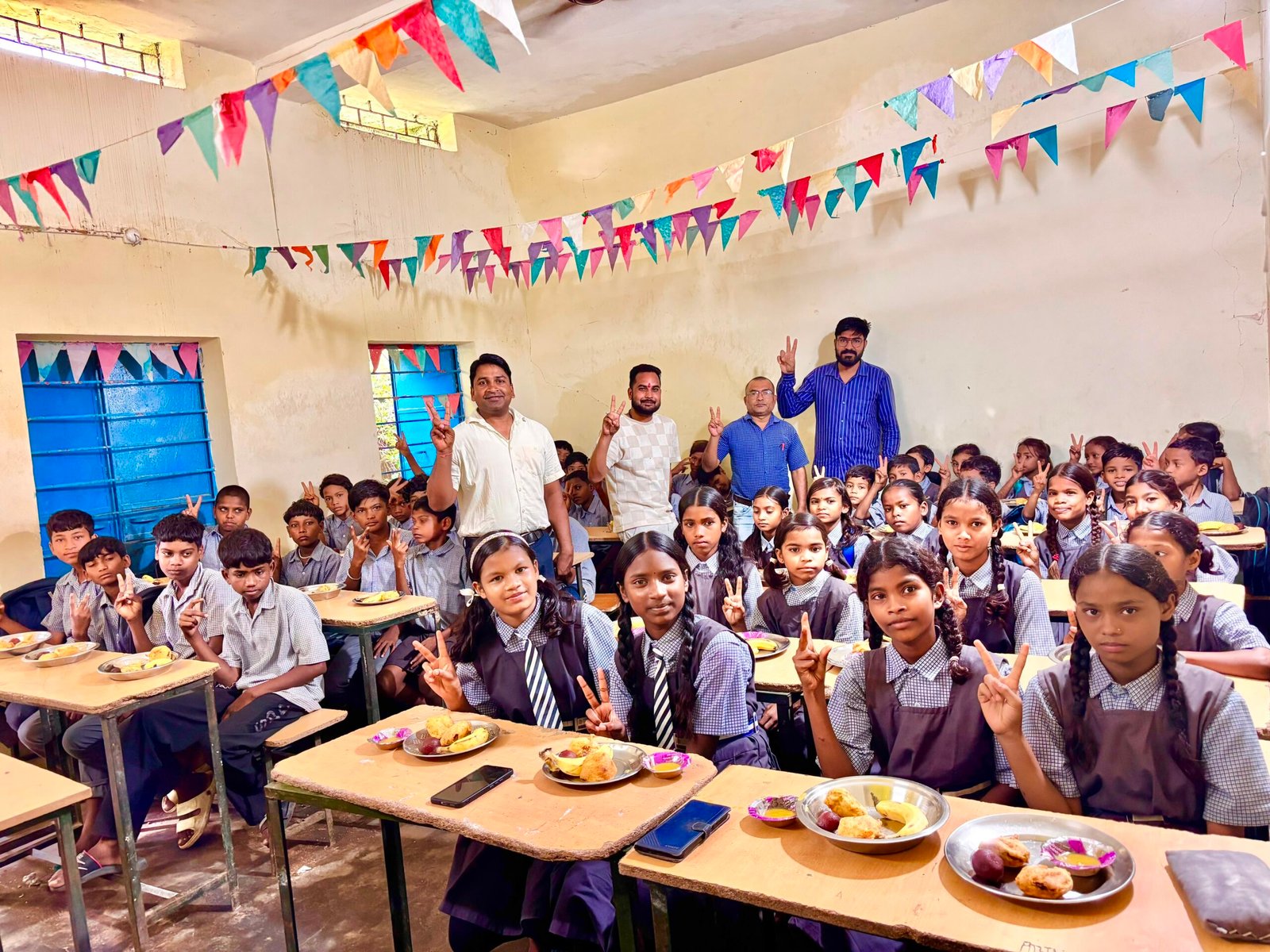 500 विद्यालयों में पोषण, पर्यावरण और सहभागिता का संगम, बैगलेस डे पर सूरजपुर की अनूठी पहल