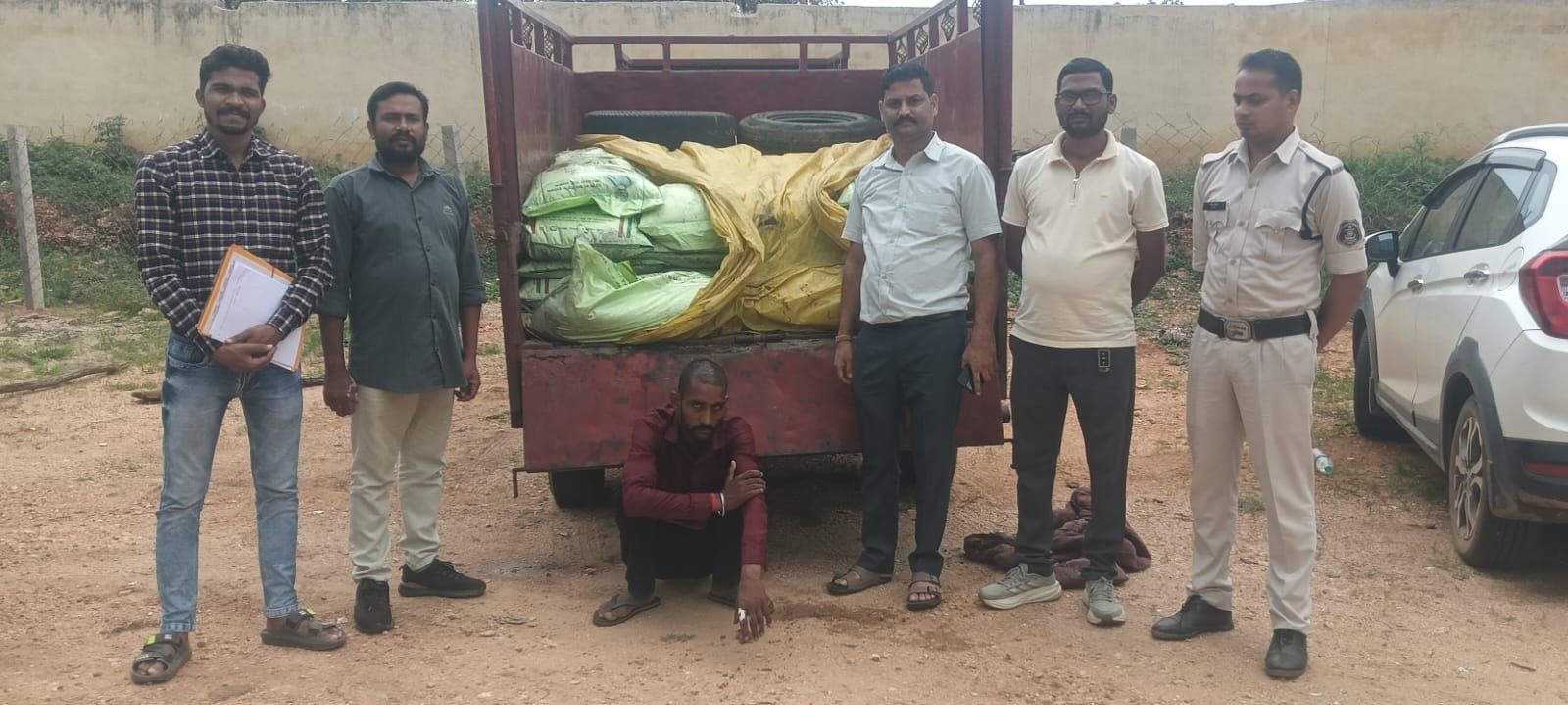 अवैध उर्वरक परिवहन पर सरकार की सख्ती, संयुक्त कार्रवाई में 3 मीट्रिक टन डीएपी खाद जब्त