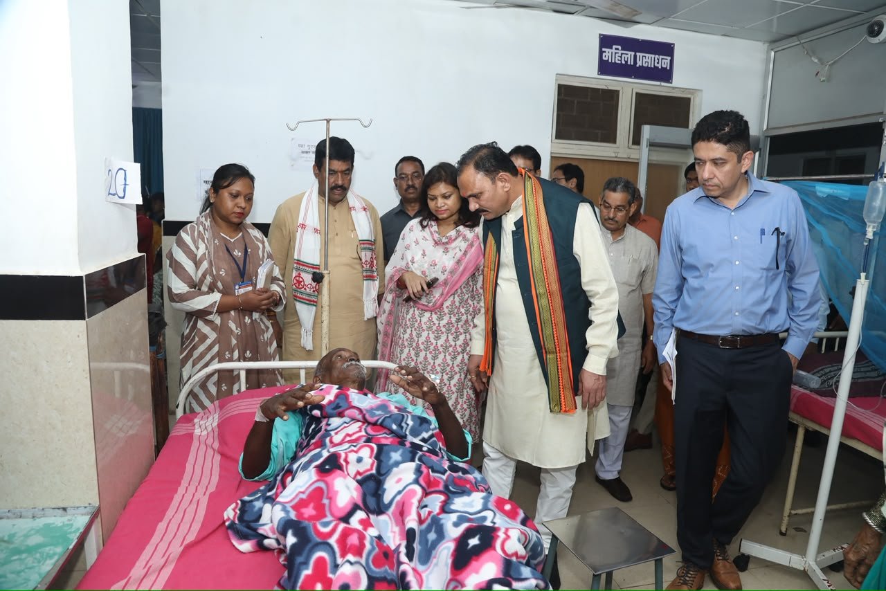 स्वास्थ्य मंत्री जायसवाल ने कांकेर जिला अस्पताल सहित विभिन्न स्वास्थ्य केन्द्रों का निरीक्षण