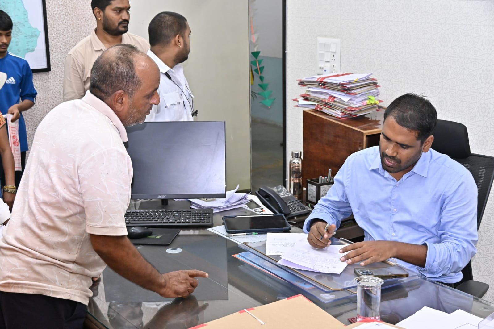 जनदर्शन में कलेक्टर ने सुनीं आमजन की समस्याएं, अधिकारियों को दिए त्वरित निराकरण के निर्देश