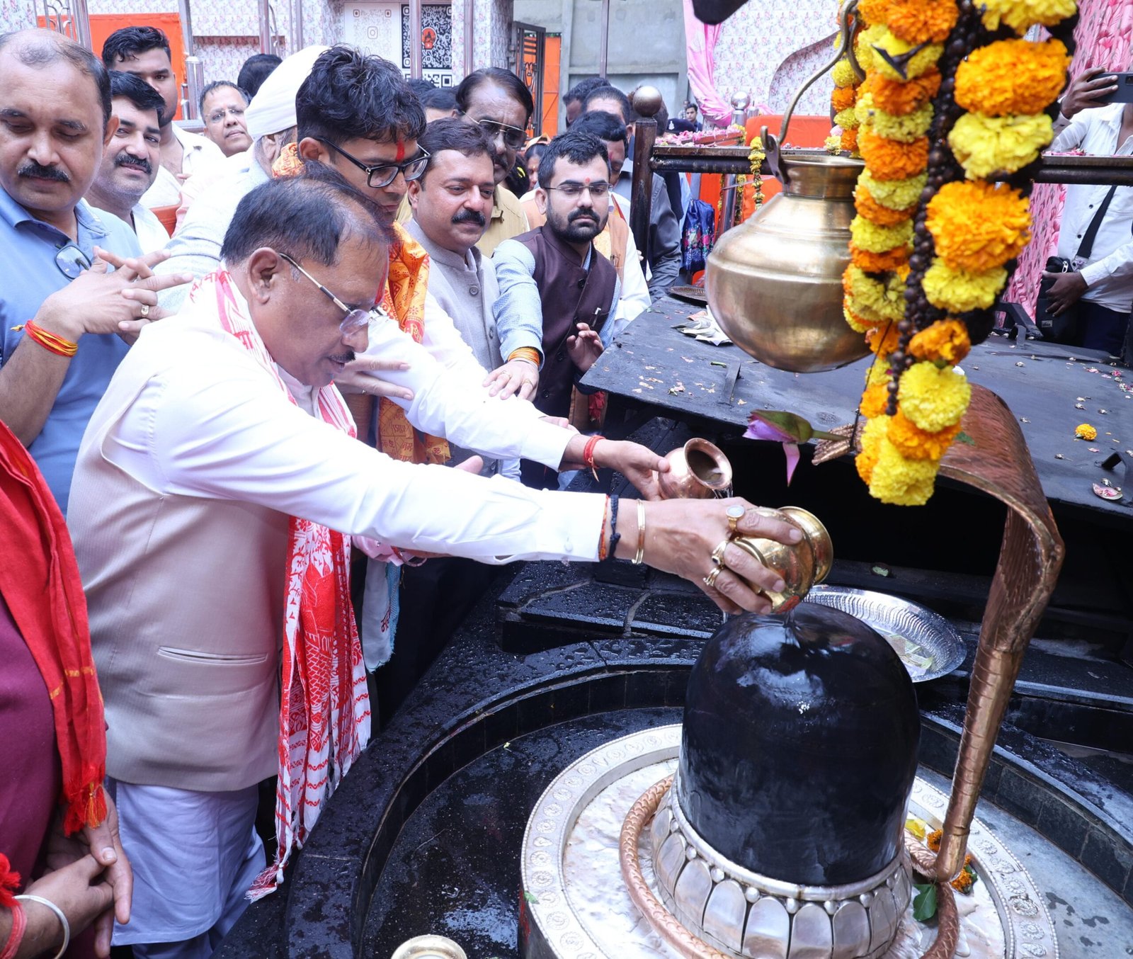 गुरु पूर्णिमा पर कोसमनारा पहुंचे मुख्यमंत्री विष्णु देव साय, सत्यनारायण बाबा धाम में की पूजा-अर्चना