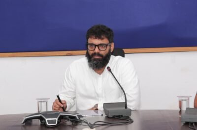 कलेक्टर ने सभी अधिकारियों और कर्मचारियों को सुबह 10 बजे आधार आधारित बायोमेट्रिक उपस्थित देने के सख्त निर्देश
