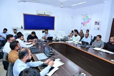 कलेक्टर ने  जशपुर में सुघ्घर छत्तीसगढ़ अभियान का बेहतर क्रियान्वयन करने के दिए निर्देश पात्र हितग्राहियों को 31 प्रकार की शासन की योजनाओं से किया जाएगा लाभान्वित प्रधानमंत्री ग्राम सड़क योजना के तहत निर्माण कार्य को गुणवत्ता के साथ करने के दिए सख्त निर्देश