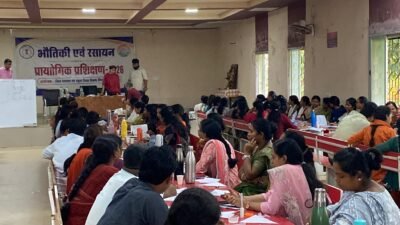 कलेक्टर रोहित व्यास की पहल और इनोवेशन एंड साइंस प्रमोशन फाउंडेशन के सहयोग से विज्ञान शिक्षकों के लिए आयोजित हुआ विशेष प्रायोगिक प्रशिक्षण।
