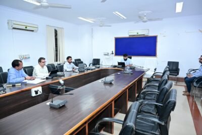 कलेक्टर रोहित व्यास ने लोक निर्माण विभाग के कार्यों की समीक्षा की निर्धारित तकनीकी मानकों का पालन करते हुए कार्य पूर्ण करने दिए निर्देश