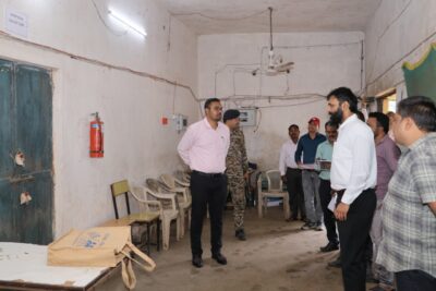 कलेक्टर  रोहित व्यास ने ईवीएम स्ट्रांग रूम परिसर की सुरक्षा एवं अन्य व्यवस्थाओं का किया निरीक्षण अनावश्यक सामानों का नियमानुसार हटाने एवं सुरक्षा  व्यवस्थाओं को सुदृढ़ बनाए रखने दिए निर्देश