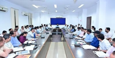 कलेक्टर ने स्वतंत्रता दिवस की तैयारी के लिए अधिकारियों को दिए दिशा-निर्देश अधिकारियों को स्कूल, आश्रम छात्रावास का निरीक्षण करने के निर्देश भोजन की गुणवत्ता शिक्षकों और बच्चों की उपस्थिति की भी जानकारी देंगे अधिकारी