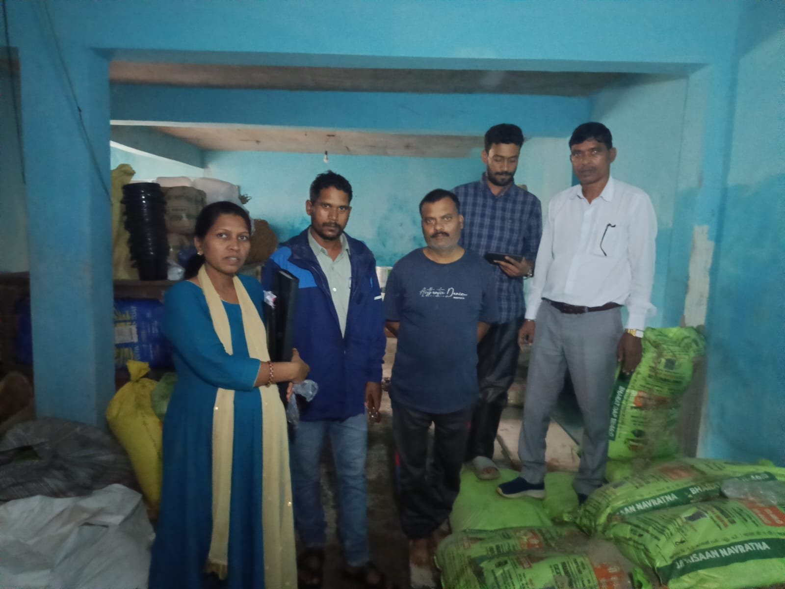 जशपुर में अवैध उर्वरक विक्रय पर प्रशासन की सख्ती, बिना लाइसेंस व बिना पीओएस मशीन के बिक्री पर उर्वरक जब्त