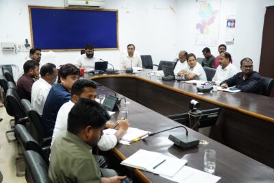 कलेक्टर   रोहित व्यास ने कृषि एवं राजस्व विभाग की योजनाओं और प्रकरणों की प्रगति की समीक्षा की एग्रीस्टेक पोर्टल पर शत-प्रतिशत पंजीयन एवं पात्र किसानों को किसान क्रेडिट कार्ड से जोड़ने के दिए निर्देश लंबित राजस्व प्रकरणों का निर्धारित समय-सीमा में त्वरित निराकरण सुनिश्चित करने के निर्देश