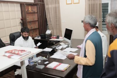 कलेक्टर  रोहित व्यास ने जनदर्शन में सुनी लोगों की समस्याएं आवेदनों के गुणवत्तापूर्ण निराकरण एवं समस्याओं के त्वरित समाधान के दिए निर्देश