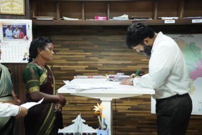 कलेक्टर  रोहित व्यास ने जनदर्शन में सुनी लोगों की समस्याएं आवेदनों के गुणवत्तापूर्ण निराकरण एवं समस्याओं के त्वरित समाधान के दिए निर्देश