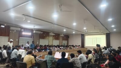 सी ई ओ जिला पंचायत ने की पंचायत एवं ग्रामीण विकास के कार्यों की विस्तृत समीक्षा कार्यों की गुणवत्ता पर जोर, लापरवाही पर होगी कार्रवाई