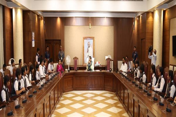 राष्ट्र निर्माण में सक्रिय भूमिका निभाना जागरूक नागरिक की पहचान : मुख्यमंत्री डॉ. यादव