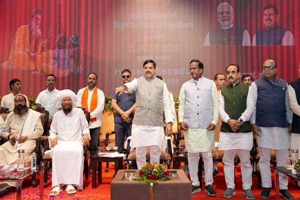 गुरूकुल परम्परा और नवीन तकनीक से गढ़ेंगे भविष्य का मध्यप्रदेश : मुख्यमंत्री डॉ. यादव