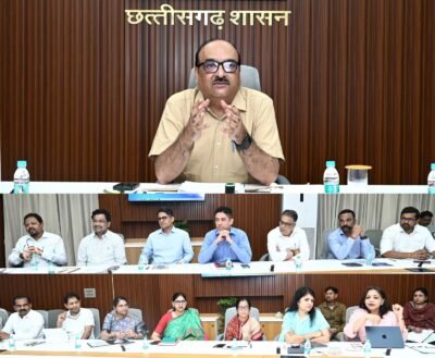 मुख्य सचिव ने सचिवों की ली उच्च स्तरीय बैठक विभागों के महत्वपूर्ण कार्यों एवं योजनाओं के क्रियान्वयन की समीक्षा की