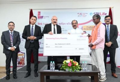 उप मुख्यमंत्री अरुण साव ने प्रधानमंत्री जीवन ज्योति बीमा योजना के पोस्टर का किया विमोचन