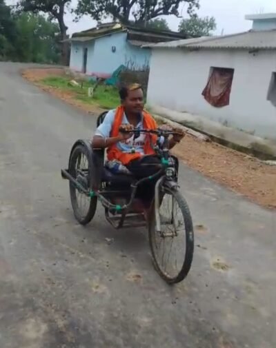 सीएम हेल्पलाइन बनी दिव्यांग प्रफुल्ल बेक के लिए उम्मीद की नई राह  चार माह से बंद पड़ी मोटराइज्ड ट्राइसाइकिल हुई दुरुस्त, फिर मिली आत्मनिर्भरता
