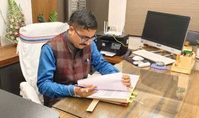 नवपदस्थ सीईओ जिला पंचायत  दुर्गा प्रसाद अधिकारी ने कार्यभार ग्रहण किया