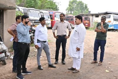 महापौर, कलेक्टर एवं निगम आयुक्त ने शहर के प्रमुख विकास कार्यों का किया संयुक्त निरीक्षण गुणवत्ता और समय-सीमा के साथ कार्य पूर्ण करने के दिए निर्देश, धमतरी को आधुनिक एवं सुविधासंपन्न शहर बनाने पर जोर