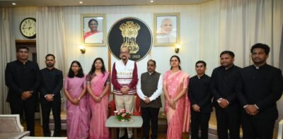 राज्यपाल से प्रशिक्षु डिप्टी कलेक्टरों ने की सौजन्य मुलाकात  सेवा भाव, संवेदनशीलता और तार्किक निर्णय से निभाएं दायित्व -श्री डेका